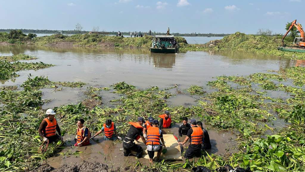 Luc luong chuc nang cua tinh Ben Tre da tim kiem duoc cac nan nhan. Anh: Cong an tinh Ben Tre