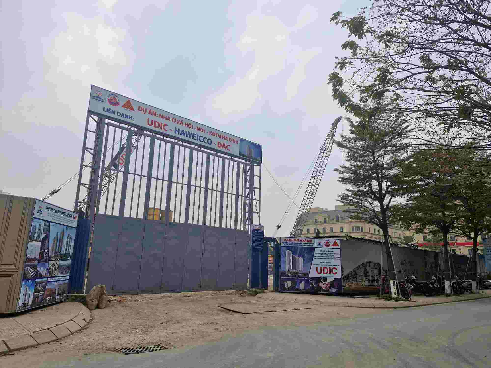 The social housing project at lot N01 - Ha Dinh new urban area (Thanh Tri district, Hanoi) is being implemented and constructed. 
Photo: Thu Giang