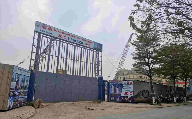 The social housing project at lot N01 - Ha Dinh new urban area (Thanh Tri district, Hanoi) is being implemented and constructed. 
Photo: Thu Giang