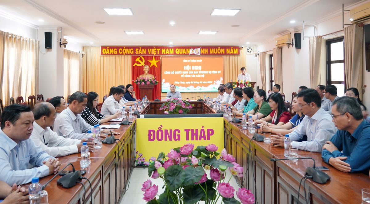 Quang canh Hoi nghi cong bo Quyet dinh cua Ban Thuong vu Tinh uy Dong Thap ve cong tac can bo. Anh: Kim Sa