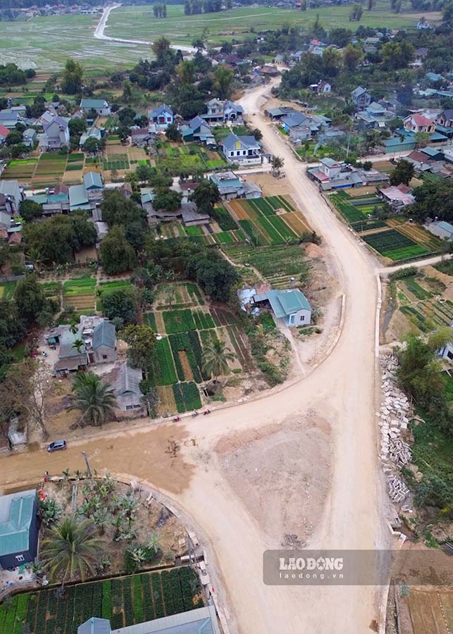 Tai tuyen chinh phan tuyen duong ngoai pham vi do thi ket noi Quoc lo 12 - Quoc lo 279 co chieu dai 19,56 km.