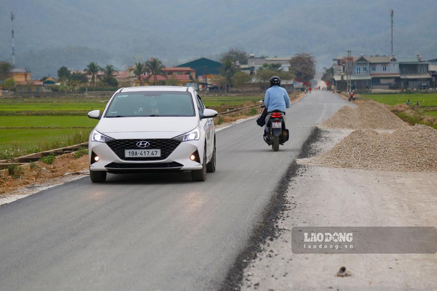 Tuyen nhanh 3 (thuoc xa Thanh Yen, huyen Dien Bien) - Quoc lo 12 co chieu dai 2,66 km cac phuong tien di lai thuan tien.