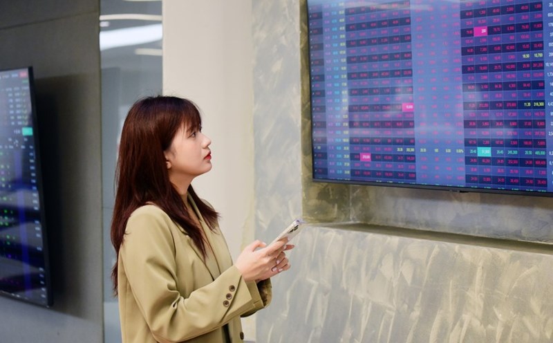 Investors are gradually returning to the stock market. Photo: Le Toan