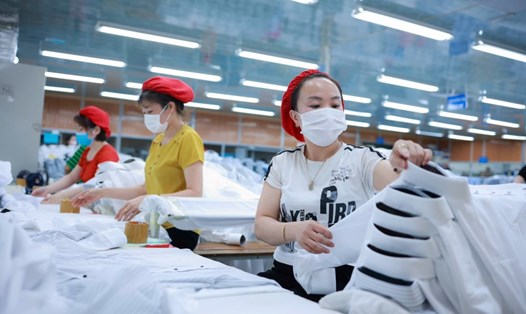 Lao động nữ rất phấn khởi vì được bổ sung thêm chế độ thai sản trong Luật BHXH 2024. Ảnh: Hải Nguyễn