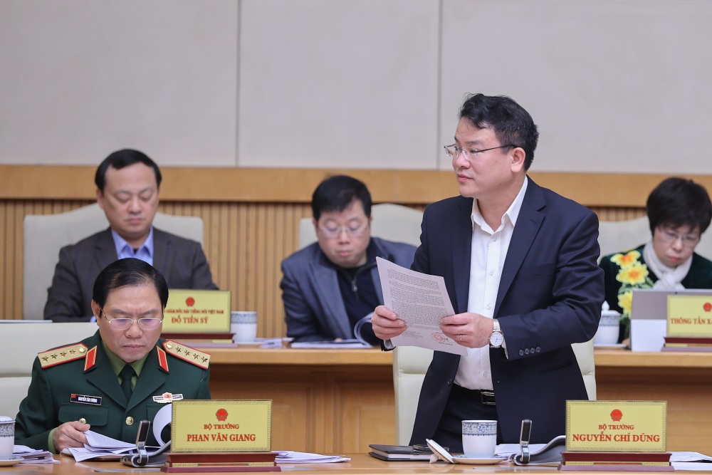 Deputy Minister of Planning and Investment Tran Quoc Phuong outlined 10 key tasks to achieve the growth target. Photo: VGP