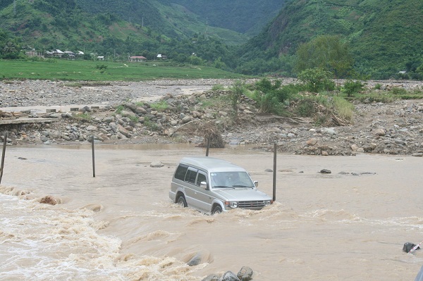 Officials who pay their own expenses on business trips can have their gas expenses reimbursed. Photo: Xuyen Dong