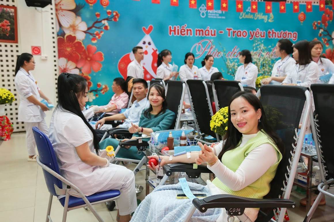 People donate blood at the beginning of the year. Photo: Gia Thang