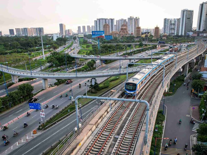 Metro so 1 chay qua TP Thu Duc. Anh: Anh Tu