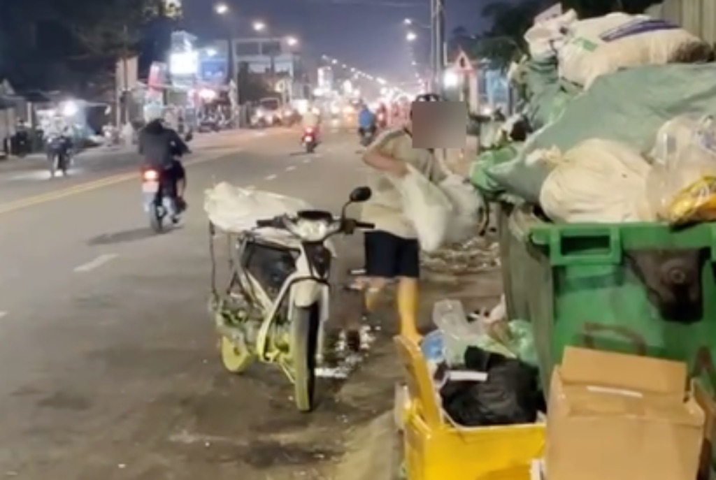 Bỏ rác không đúng nơi quy định, UBND xã Phú An đã xử phạt vi phạm hành chính đối với 2 cá nhân. Ảnh: UBND xã cung cấp