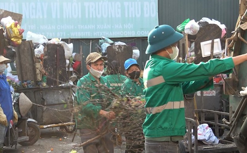 Workers have difficulty sorting waste due to lack of manpower and tools
