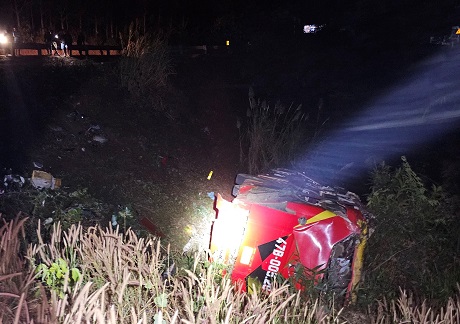 Một vụ tai nạn xe khách bị rơi xuống vực ở đèo Lò Xo khiến nhiều người thương vong. Ảnh: Thanh Tuấn