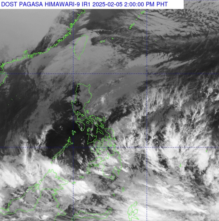 Mot so cum may o phia dong Mindanao, Philippines co kha nang manh len thanh ap thap. Anh: PAGASA