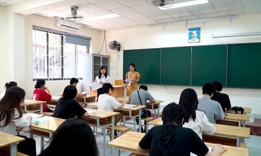 Nhiều trường học sẽ tổ chức dạy thêm, ôn thi cho học sinh cuối cấp. Ảnh: Vân Trang