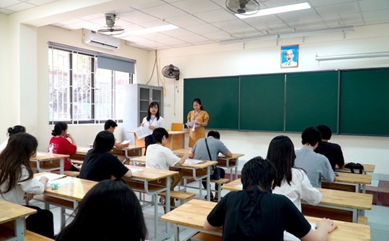 Many schools will organize extra classes and exam review for final year students. Photo: Van Trang