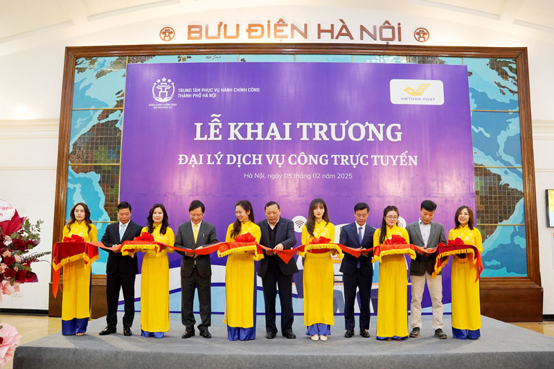 Le khai truong thi diem Dai ly Dich vu cong tai Buu dien Trung tam Hoan Kiem.
