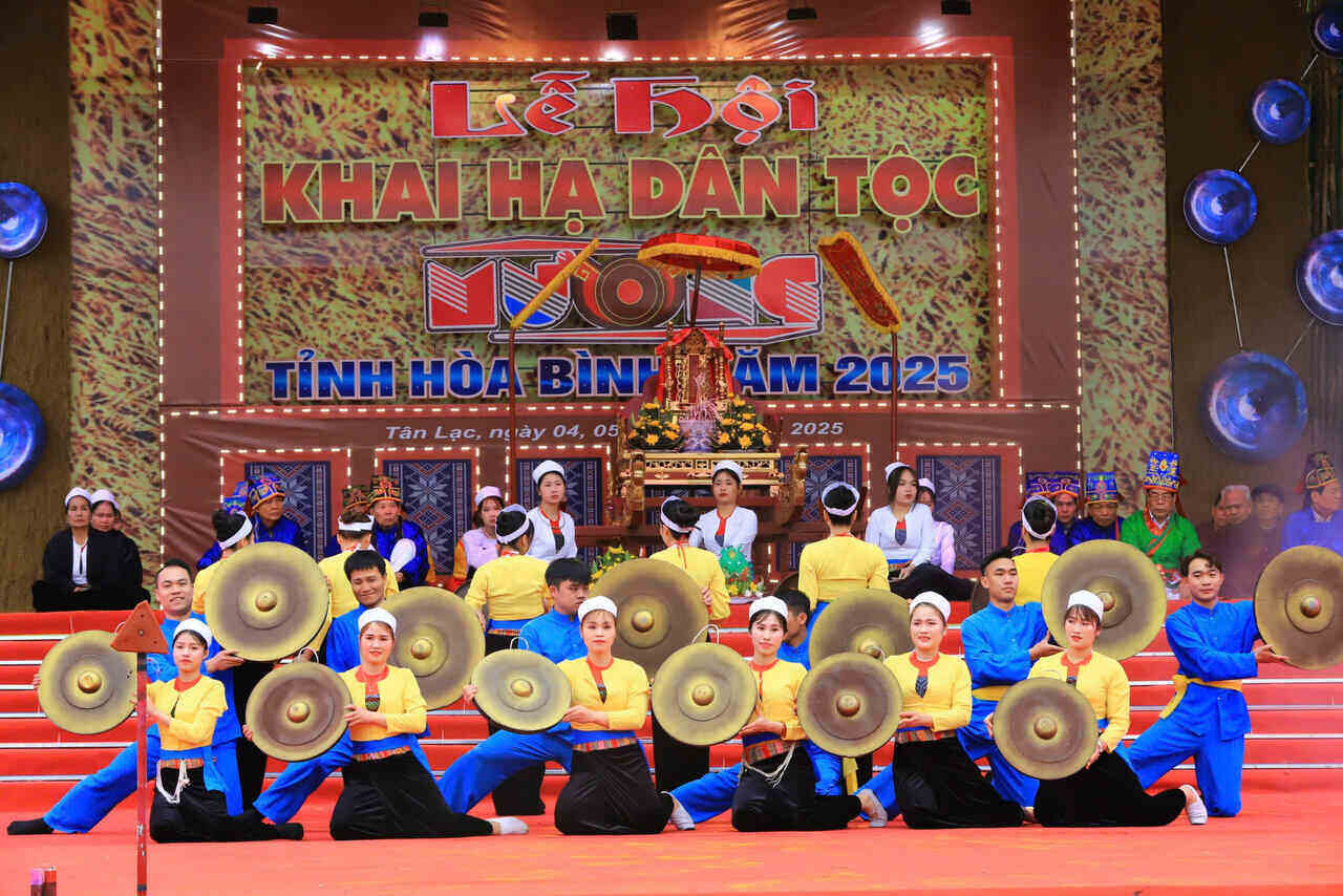 On February 5 (January 8) in Tan Lac district, the 2025 Muong Ethnic Group Opening Festival officially opened. Photo: Minh Nguyen