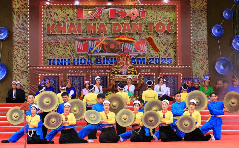 On February 5 (January 8) in Tan Lac district, the 2025 Muong Ethnic Group Opening Festival officially opened. Photo: Minh Nguyen