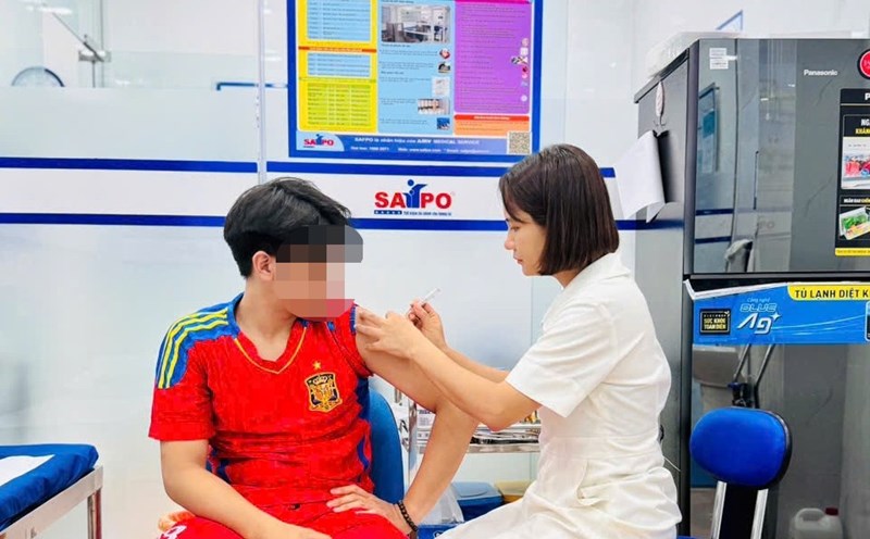 People get vaccinated against seasonal flu. Photo: Thuy Linh