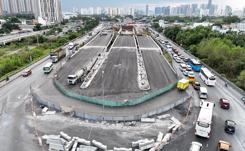 An Phu Interchange will be completed in December 2025, to connect with Ho Chi Minh City - Long Thanh - Dau Giay Expressway to Long Thanh airport. Photo: Anh Tu