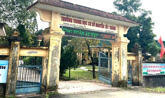 Theo lời kể của học sinh, sau khi rời cổng trường đã bị người phụ nữ lạ mặt dụ dỗ chở đi. Ảnh: H.Nguyên