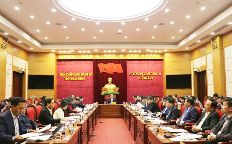 The 19th Conference of the Executive Committee of the Hoa Binh Provincial Party Committee, term XVII, term 2020 - 2025. Photo: Le Hue