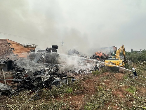 Scene of the alcohol factory fire in Hoai Duc district. Photo: Ba Duc