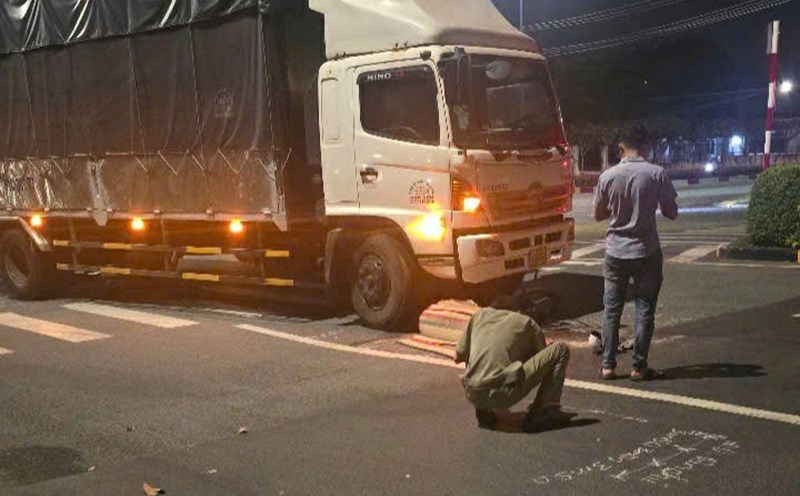 The scene of the accident left the man dead at the scene and his grandson injured and taken to the emergency room. Photo: Duong Binh