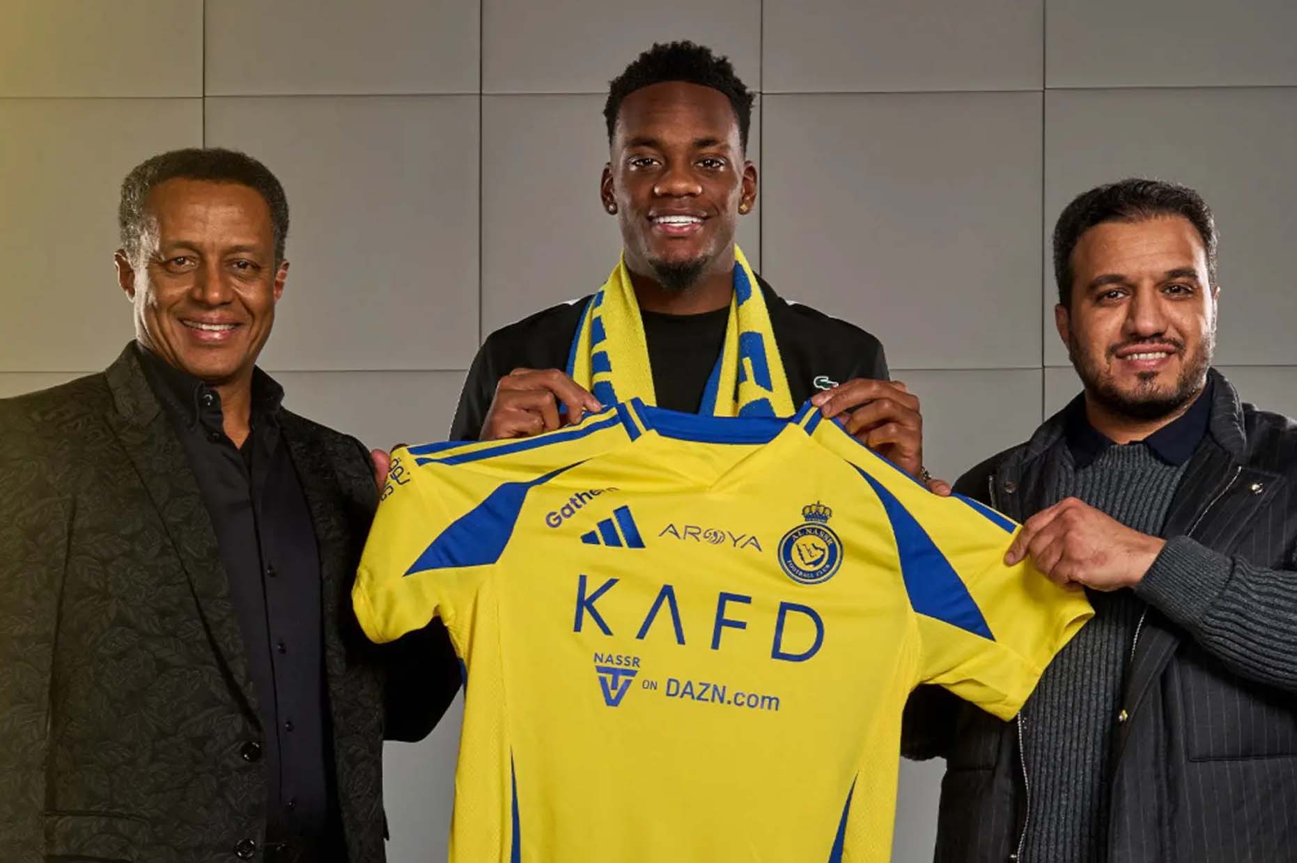 Jhon Duran den Al Nassr khi moi 21 tuoi va nhan luong cao gap gan 10 lan tai Aston Villa. Anh: Al Nassr