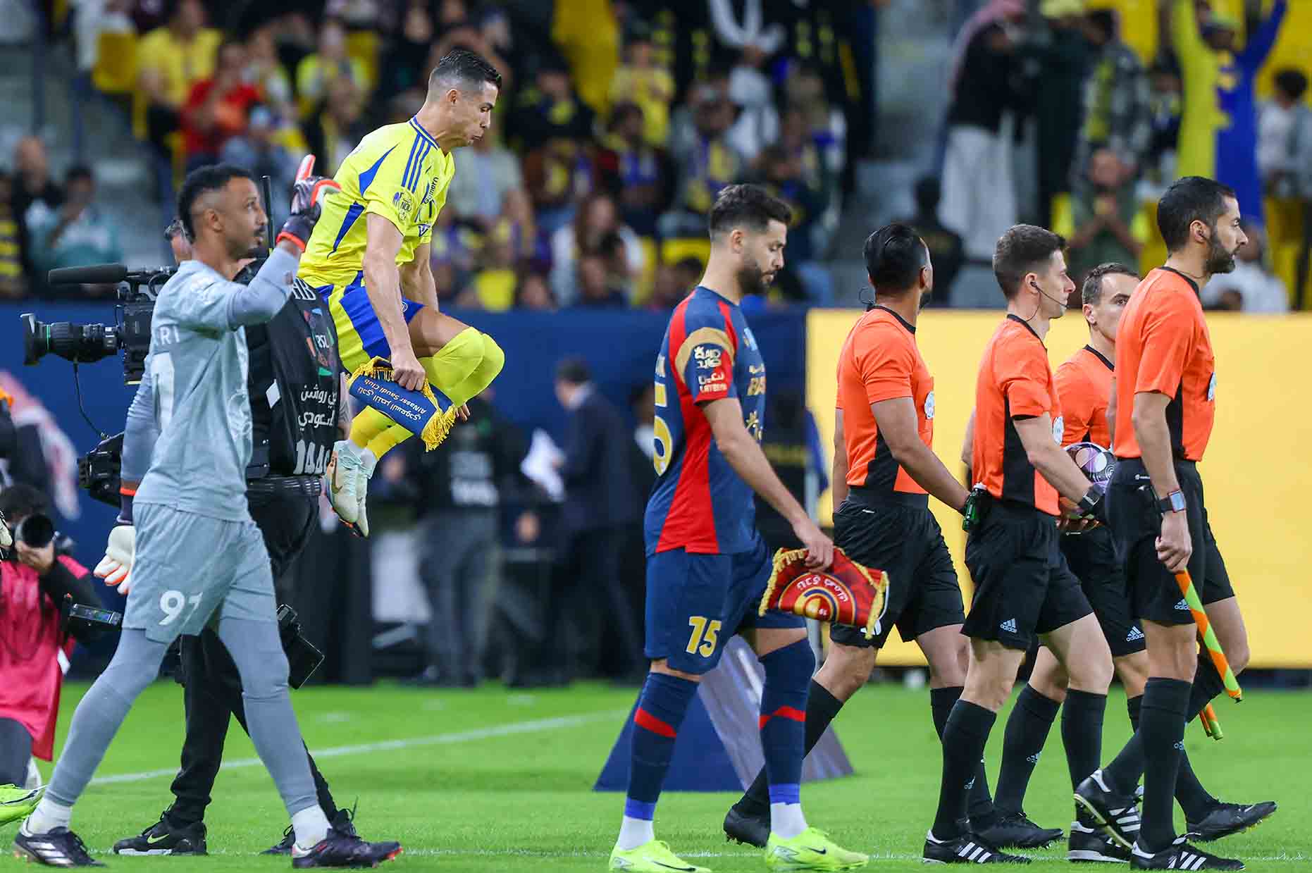 Al Nassr cua Ronaldo can nhieu ngoi sao chau Au hon nua de soan ngoi Al Hilal. Anh: AFP