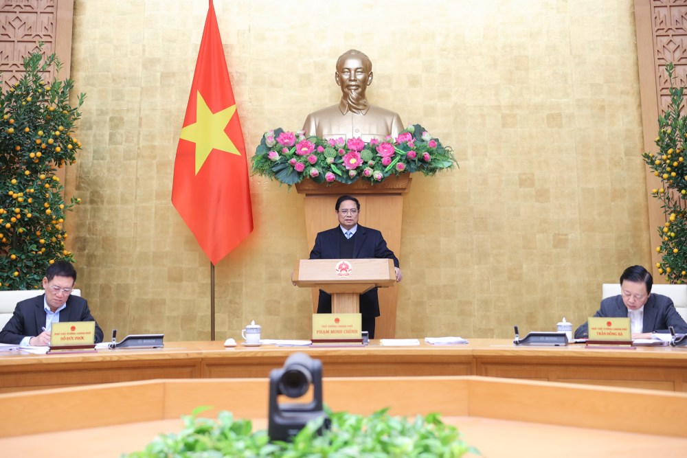 Politburo member and Prime Minister Pham Minh Chinh chairs the regular Government meeting in January 2025. Photo: VGP