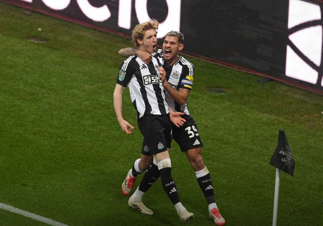 Gordon an mung ban thang cho Newcastle. Anh: NUFC