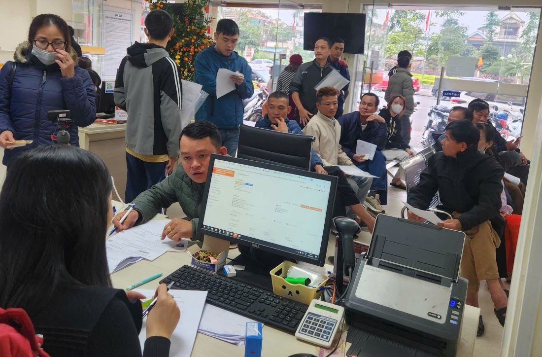 Quang Tri Province Department of Transport receives applications for issuance, renewal and re-issuance of driver's licenses from 7:30 a.m. on February 6. Photo: Hung Tho