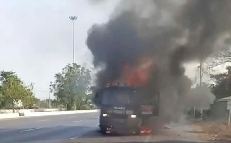 The scene of the fire in the vehicle carrying competition equipment of the Vietnam road cycling team. Photo: Coaching staff