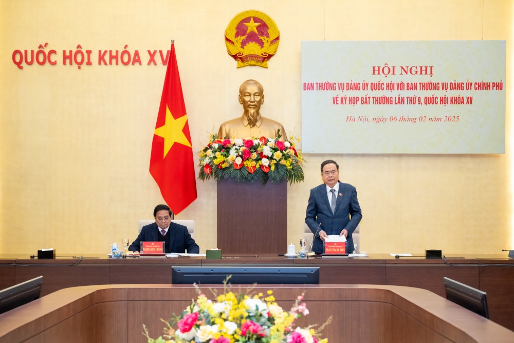 Politburo member, Secretary of the National Assembly Party Committee, Chairman of the National Assembly Tran Thanh Man and Politburo member, Secretary of the Government Party Committee, Prime Minister Pham Minh Chinh co-chaired the conference. Photo: Quochoi.vn