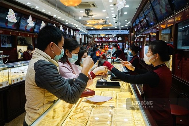 Gold prices skyrocket, risk of falling after God of Wealth day. Illustration photo: Phan Anh