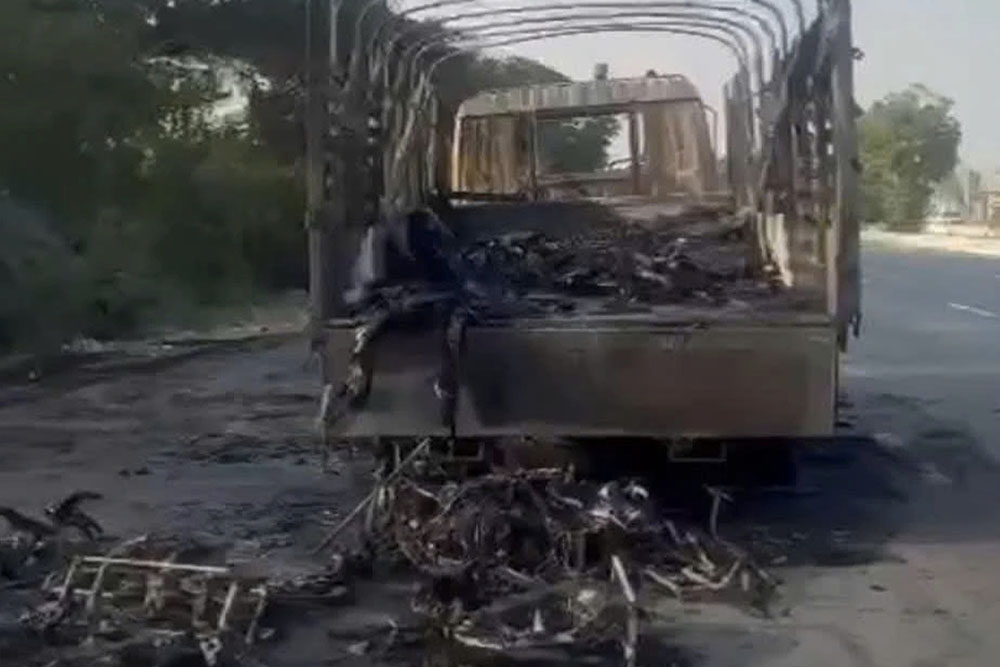 The scene of the fire in the vehicle carrying competition equipment of the Vietnam road cycling team. Photo: Coaching staff