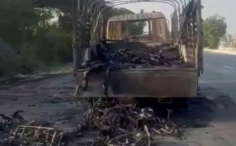 The scene of the fire in the vehicle carrying competition equipment of the Vietnam road cycling team. Photo: Coaching staff