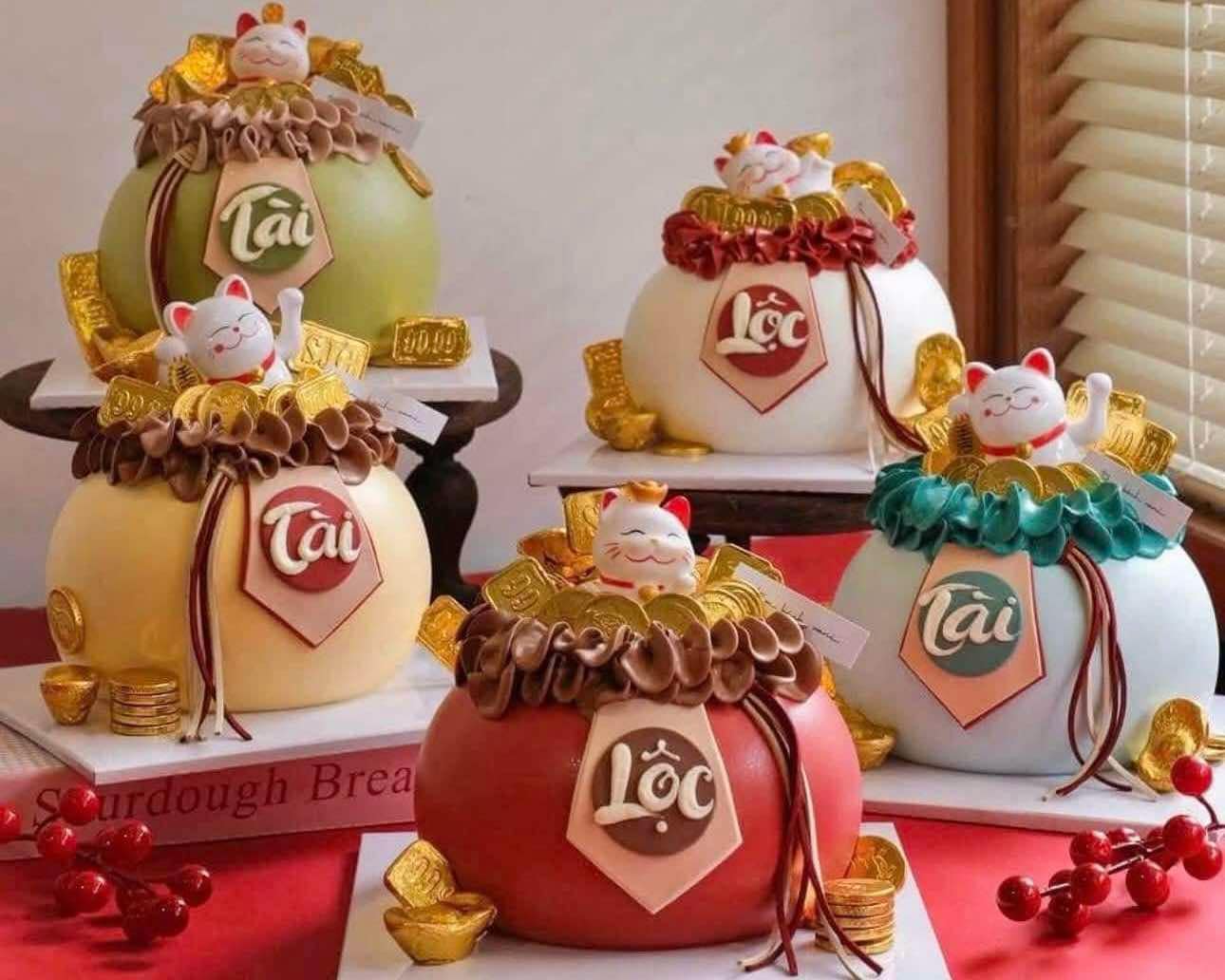 Gia cac loai banh kem tu 200.000 - 500.000 dong, tuy do phuc tap cua tao hinh banh. Anh: NVCC  