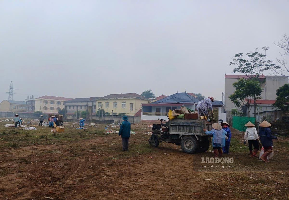 55 tons of garbage processed at the end of Vieng market (Vu Ban district). Photo: Ha Vi