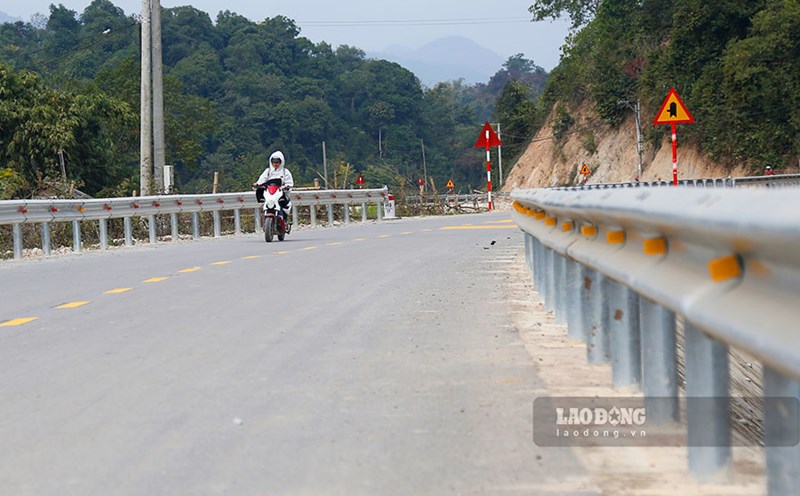 The trillion-dollar road project in the mountainous province of Dien Bien is nearing completion. Photo: Thanh Binh.