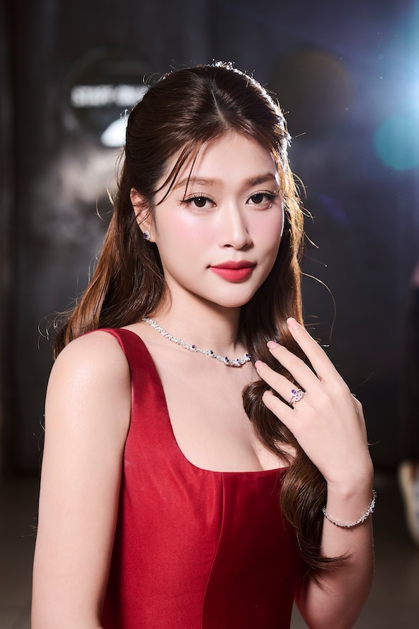 Day la lan dau tien Thien An dam nhiem vai nu chinh phim dien anh. Tuy nhien, co nhan duoc nhieu loi khen nho dien xuat tu nhien, khien khan gia dong cam voi so phan cua nhan vat. Anh: Nhan vat cung cap. 