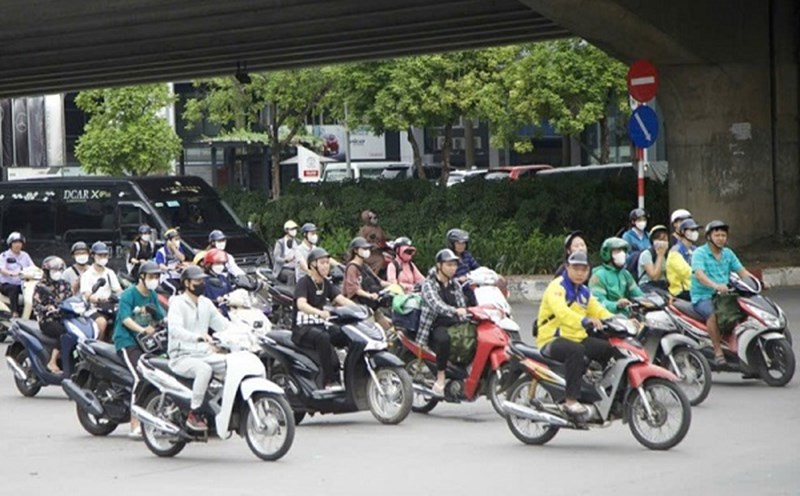 The government is still studying the roadmap for applying motorcycle emission testing. Photo: Xuyen Dong
