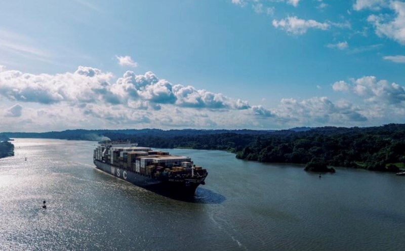 Panama denies reports that US government ships will be allowed to pass through the canal for free. Photo: Xinhua