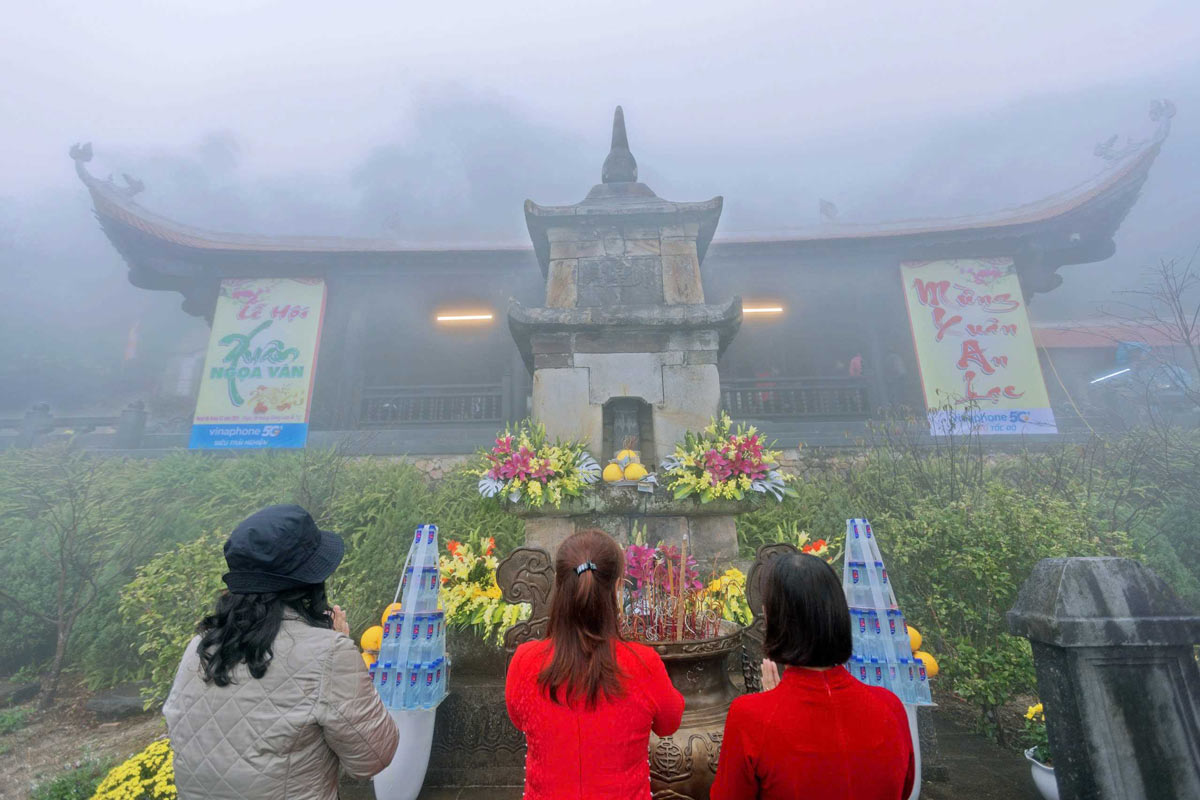 The 2025 Ngoa Van Spring Festival is an opportunity for people from all walks of life, Buddhists, and pilgrims to Ngoa Van (Dong Trieu, Quang Ninh) to worship and enjoy spring. Photo: Dong Trieu Portal