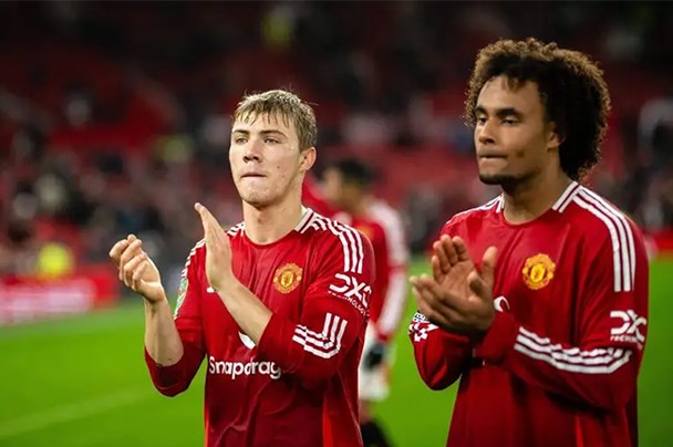 Hojlund and Zirkzee have a combined transfer fee of more than £100m but are both harmless. Photo: Manchester United