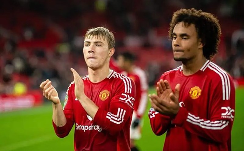 Hojlund and Zirkzee have a combined transfer fee of more than £100m but are both harmless. Photo: Manchester United