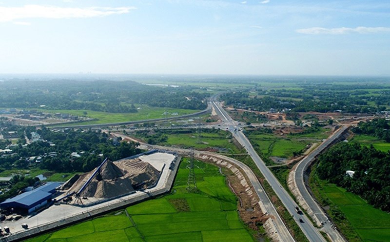 Tuy Loan intersection is part of the Da Nang - Quang Ngai expressway project. Photo: VGP