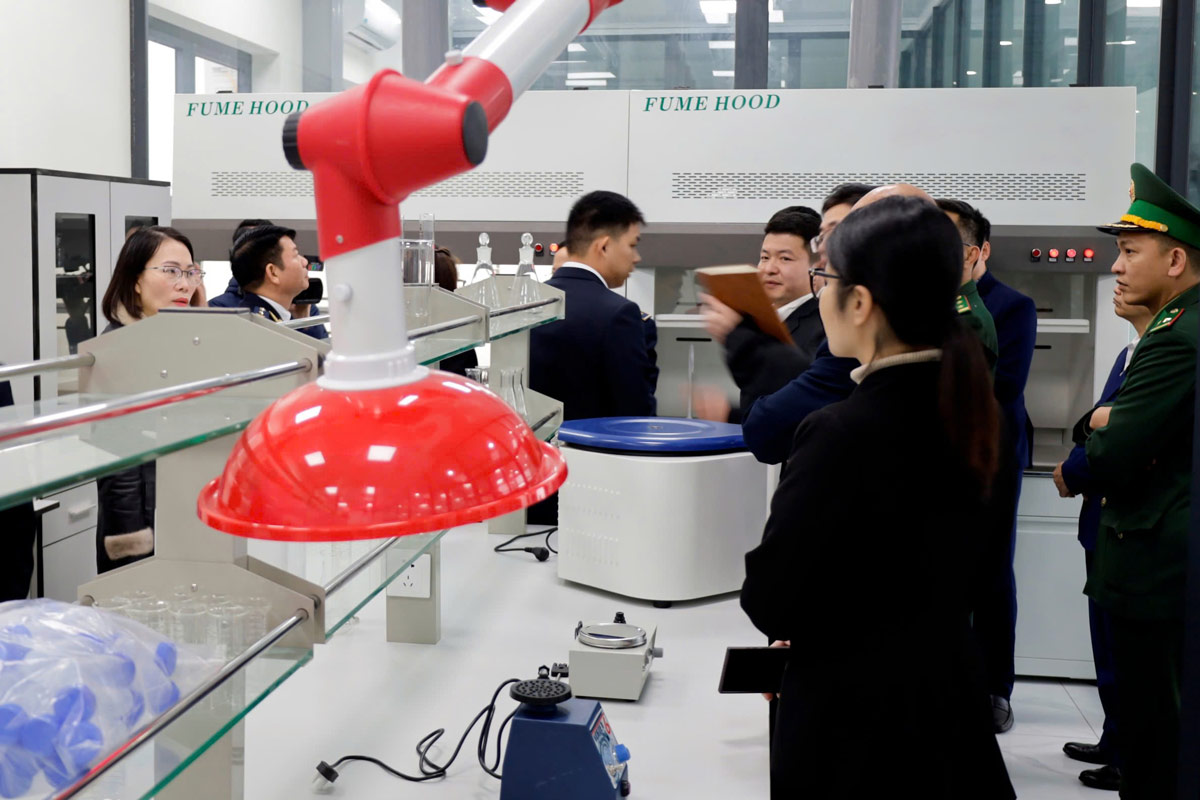 The cargo testing and testing room is located at Bac Luan 2 Cau Chemicals Station (Mong Cai, Quang Ninh). Photo: Mong Cai e-Portal
