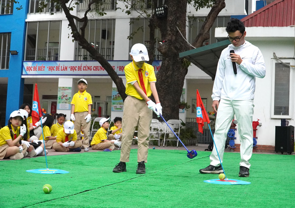 Bring rich people's sports completely free to public schools