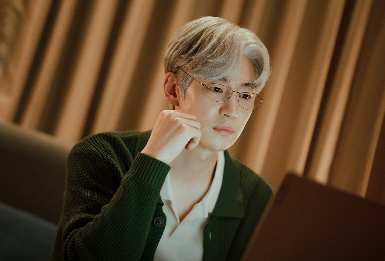 Tạo hình thu hút của Lee Je Hoon trong phim